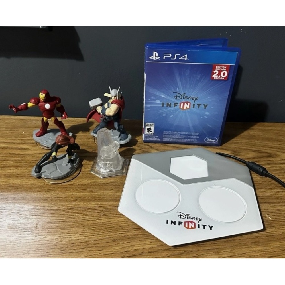 Disney Infinity 2.0 Marvel PS4 Starter Set Game Playset Portal Figures